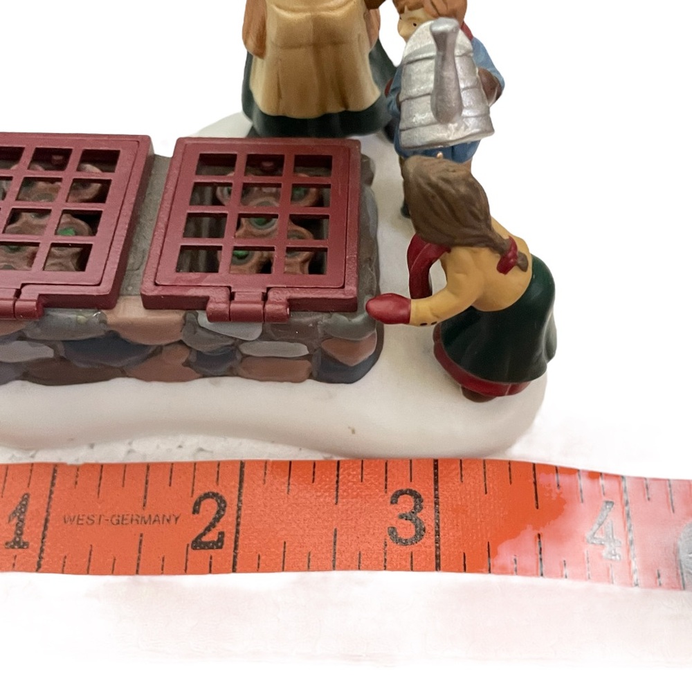 Dept 56 Dickens Village The Heritage Collection “Tending the Cold Frame”… - Picture 10 of 14